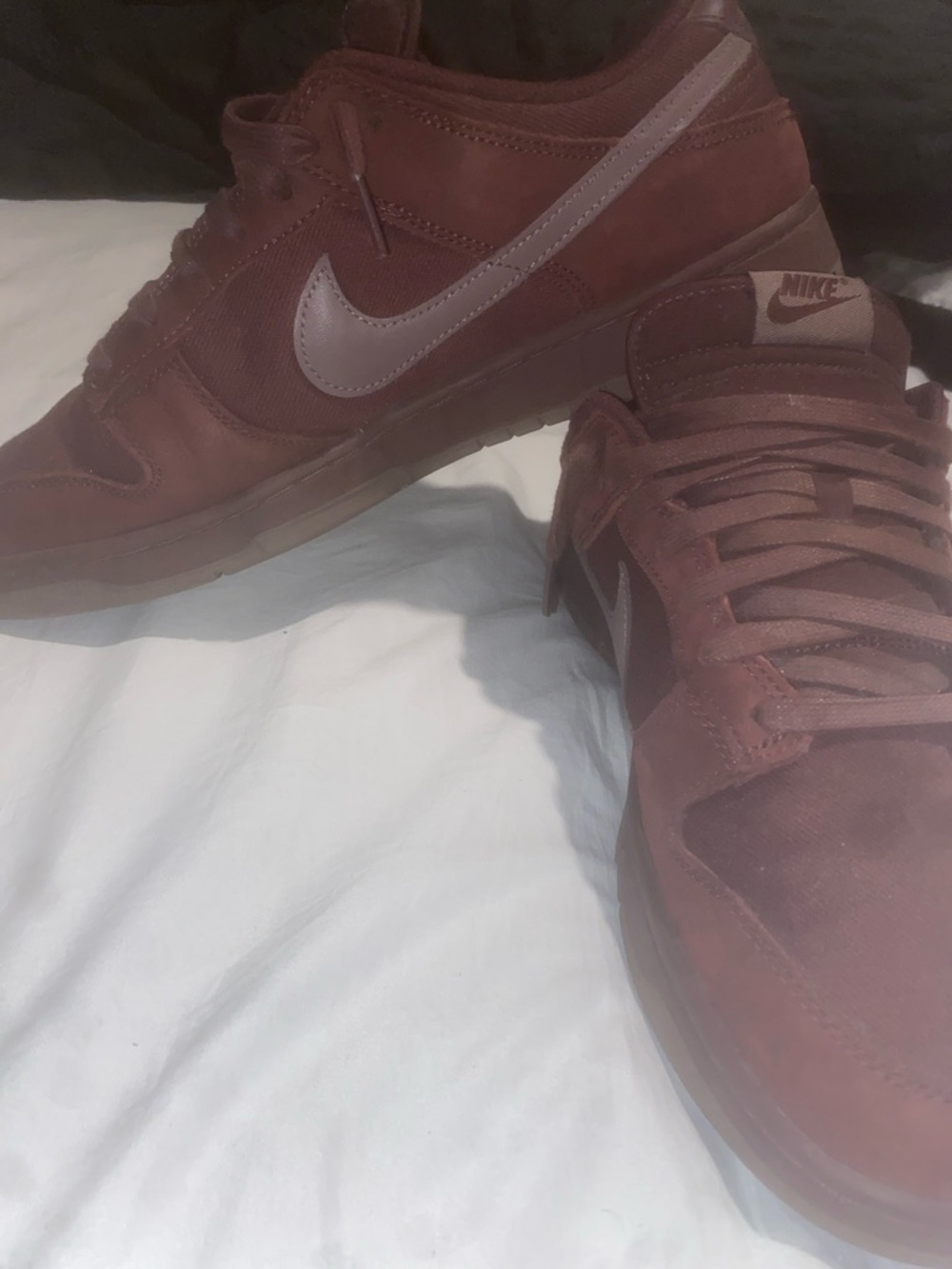 Nike Men’s Burgandy Low-Top Sneakers - Picture 4 of 4